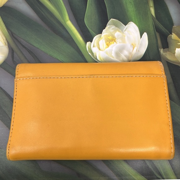 🦆 DOONEY AND BOURKE CLASSIC CLUTCH YELLOW PALOMINO LEATHER TRIFOLD WALLET - Picture 2 of 10